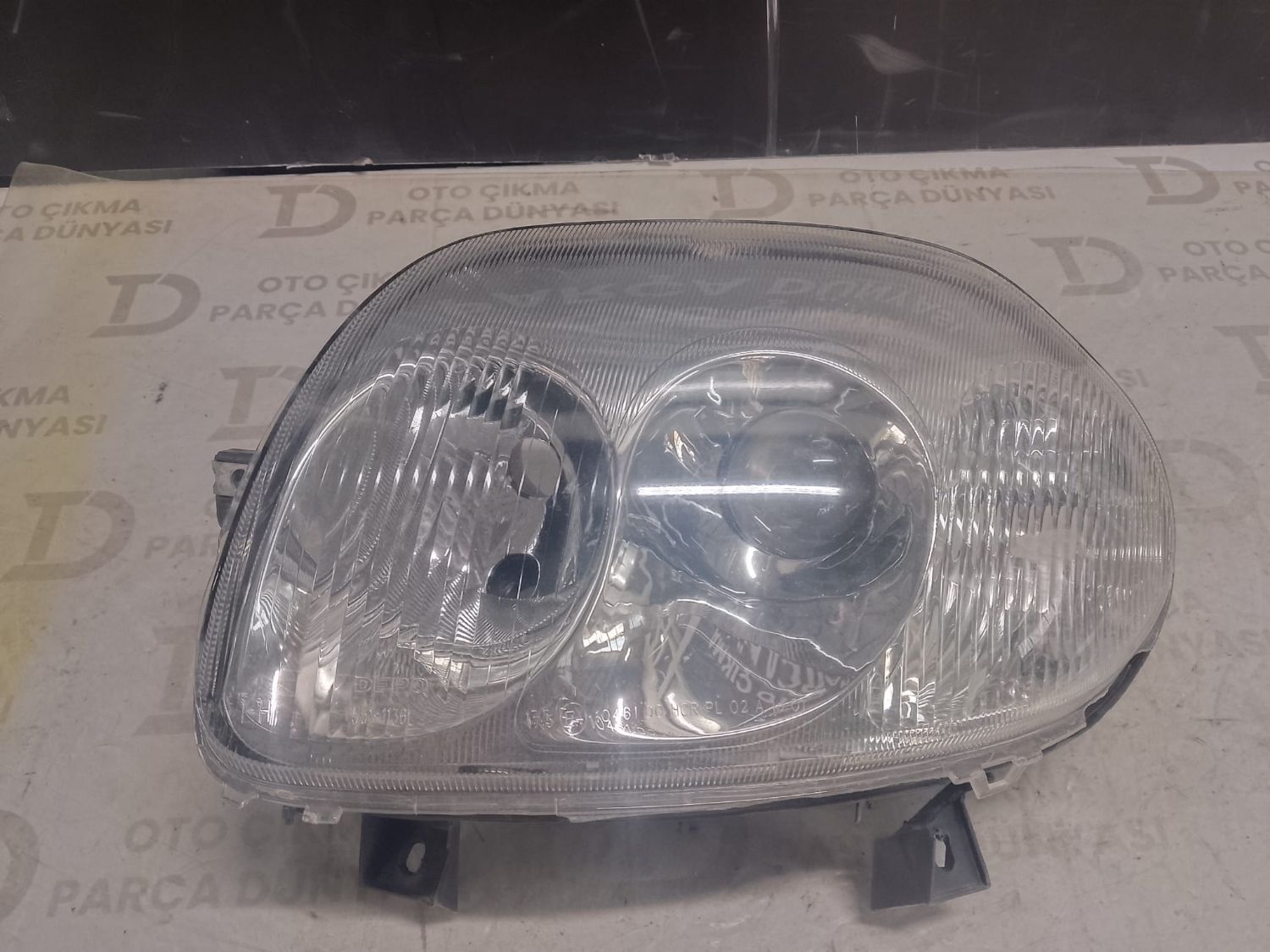 RENAULT CL�O 2 MERCEKL� SOL �N FAR